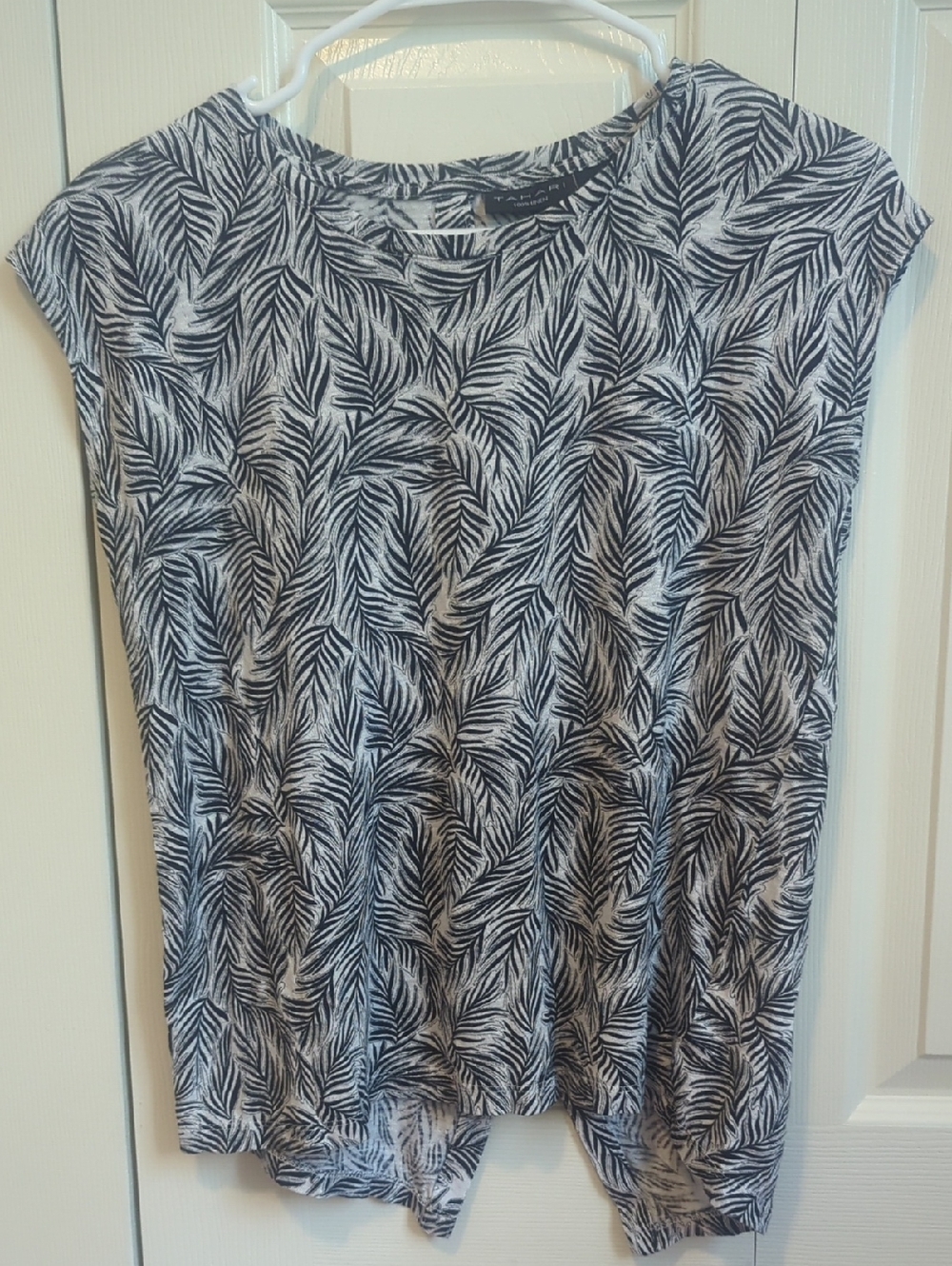 Tahari Black and White Leaf Print Cap Sleeve Tee/Linen